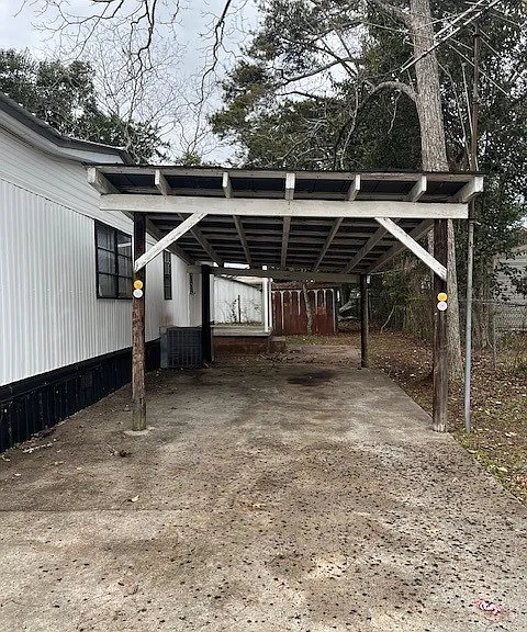 606 China St — Photo 2