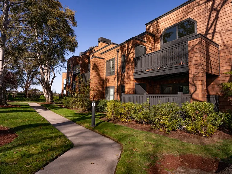 Indian Creek Apartments — Photo 40