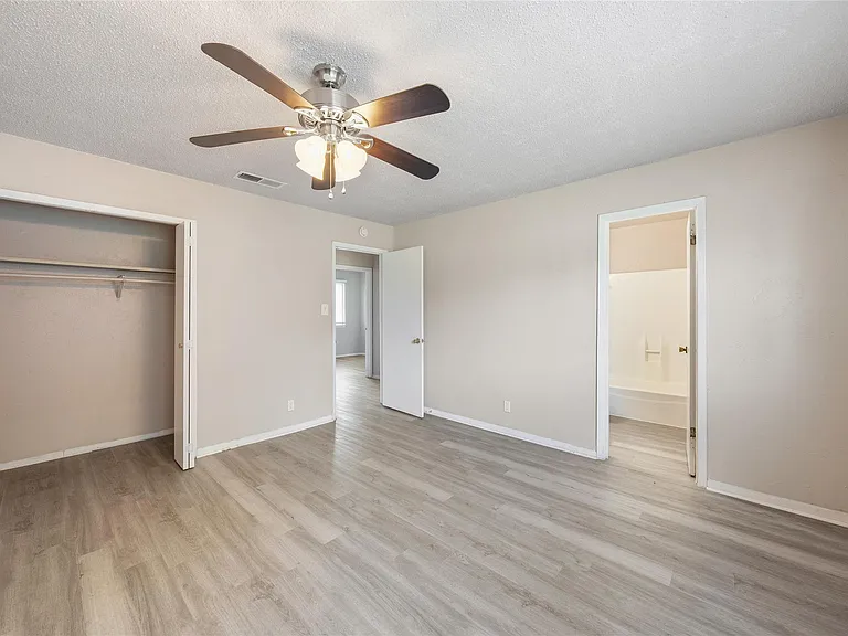 1111 W Rundberg Ln — Photo 11