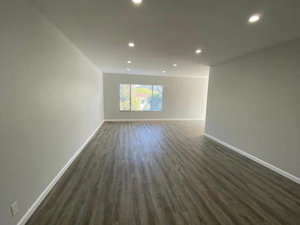 1st image of 231 N La Peer Dr
