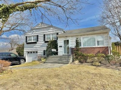 513 Dee Court, East Meadow, NY, 11554