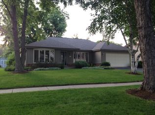 936 Stonehenge Ct, Naperville, IL 60563