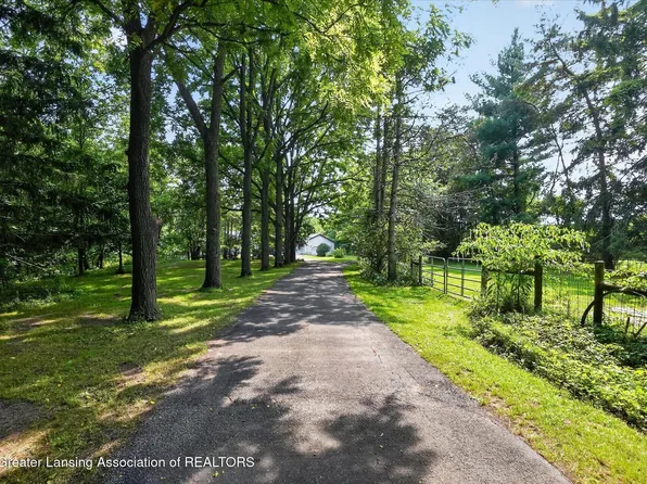 2100 E Sherwood Rd, Williamston, MI 48895