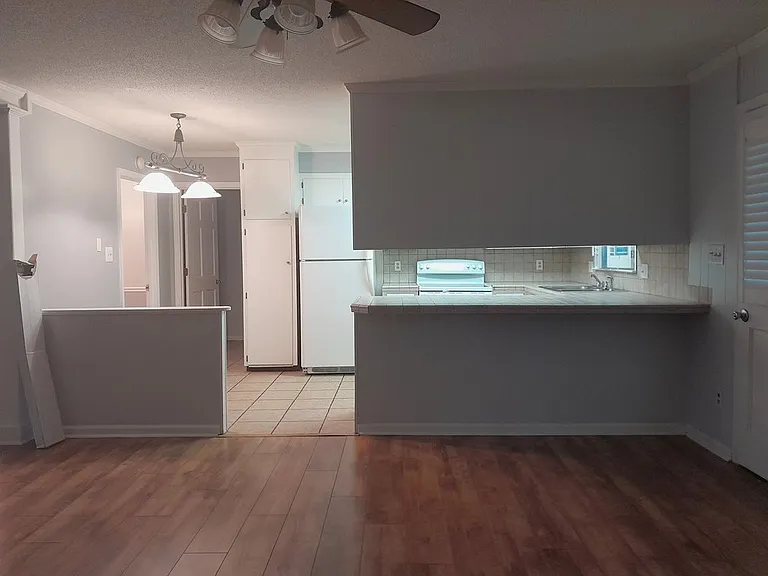 1534 Westwood Dr — Photo 5