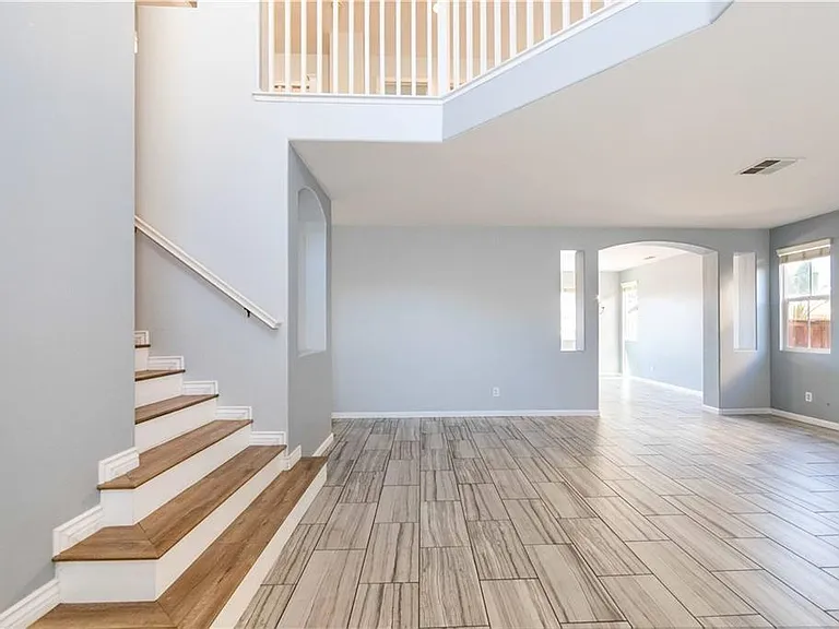 15561 Hammett Ct — Photo 1