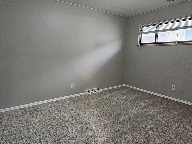1134-1138 Akron St — Photo 34
