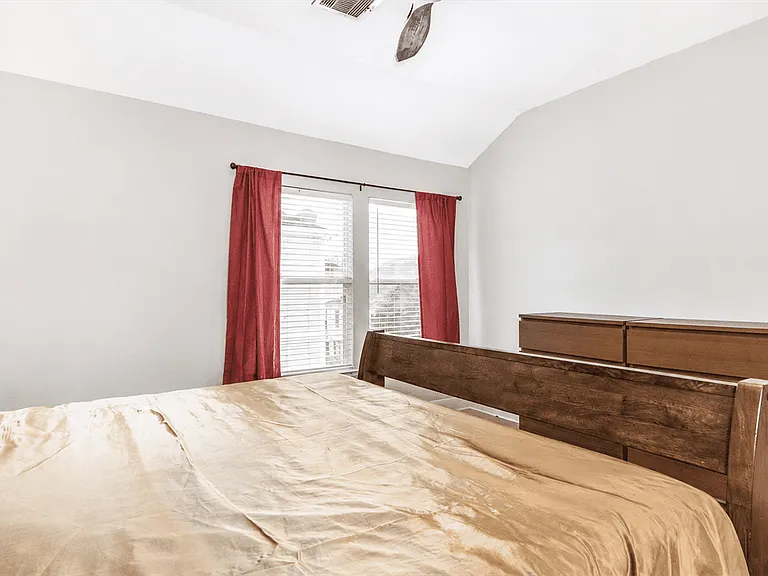 1720 Elgin St — Photo 13