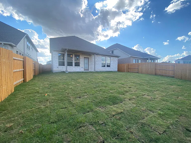 609 Silent Creek Cv — Photo 39