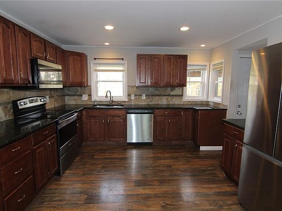 5th image of 310 W 98th St