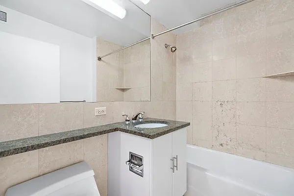 Rented by Hakimian Management | media 52