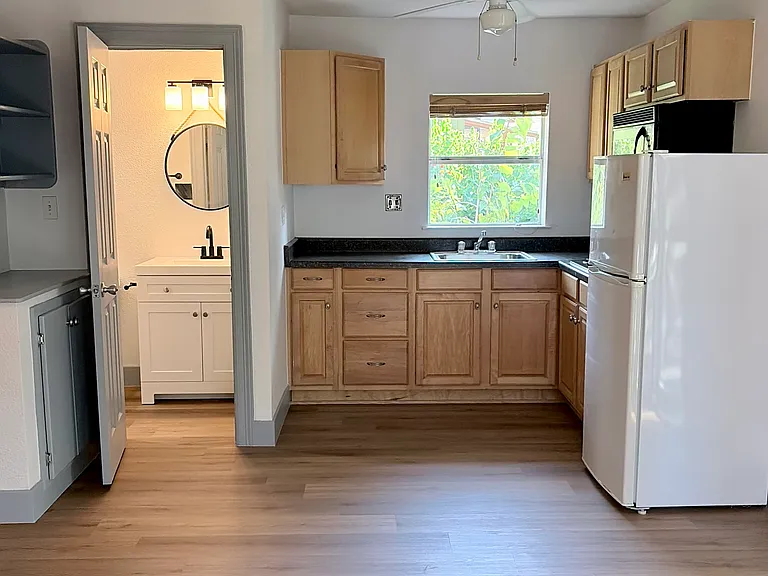 2419 Wilson St — Photo 2