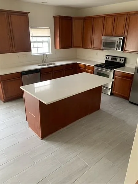 5 bed, 3.5 bath, 2773 sqft, $2,550 — Photo 2