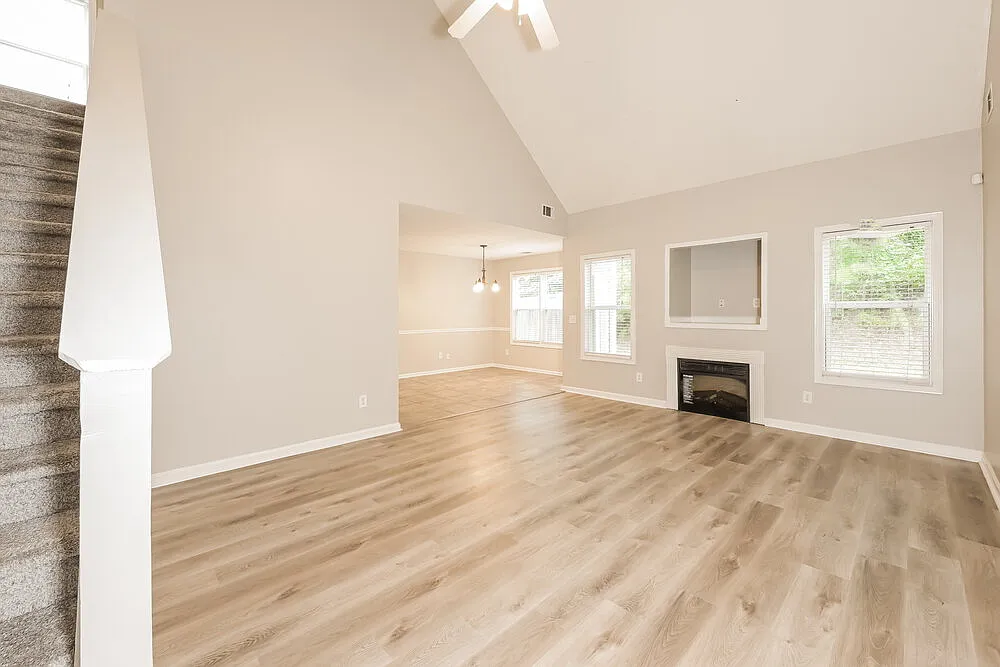 5 bed, 3.0 bath, 1978 sqft, $2,105 — Photo 4