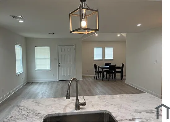 3 bed, 1350 sqft, $2,328 — Photo 4