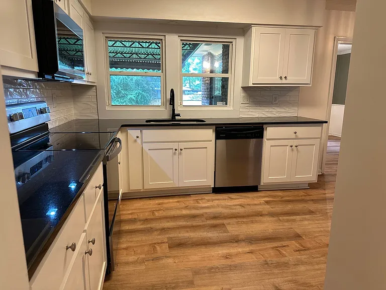 4624 Fairview Dr — Photo 9