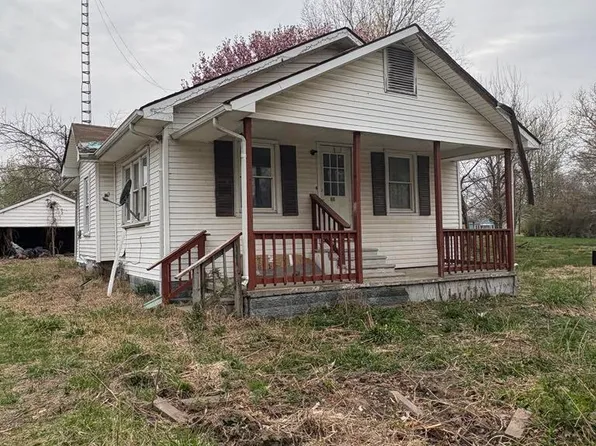 301 N Brown St, Benton, IL 62812