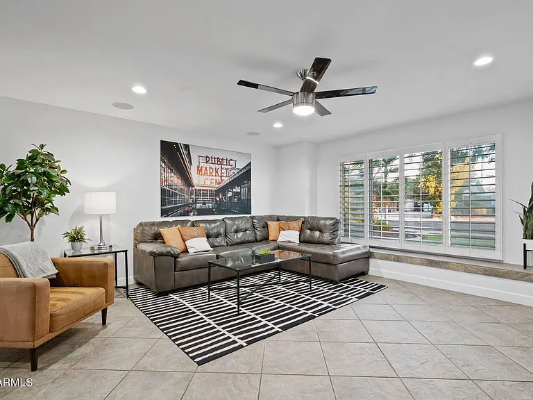 8336 E Sells Dr — Photo 8