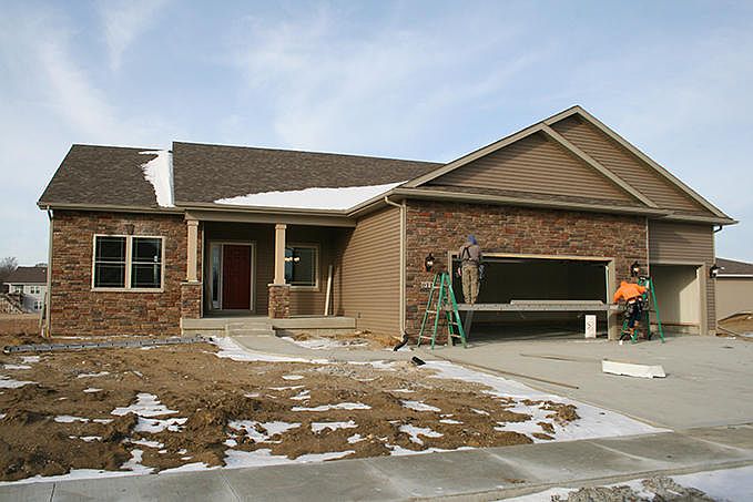 1st image of 611 Hartford Dr