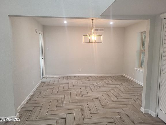 5th image of 408 Hollydale Dr