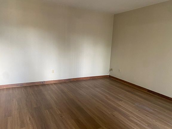 3rd image of 2261 Claremont Ln