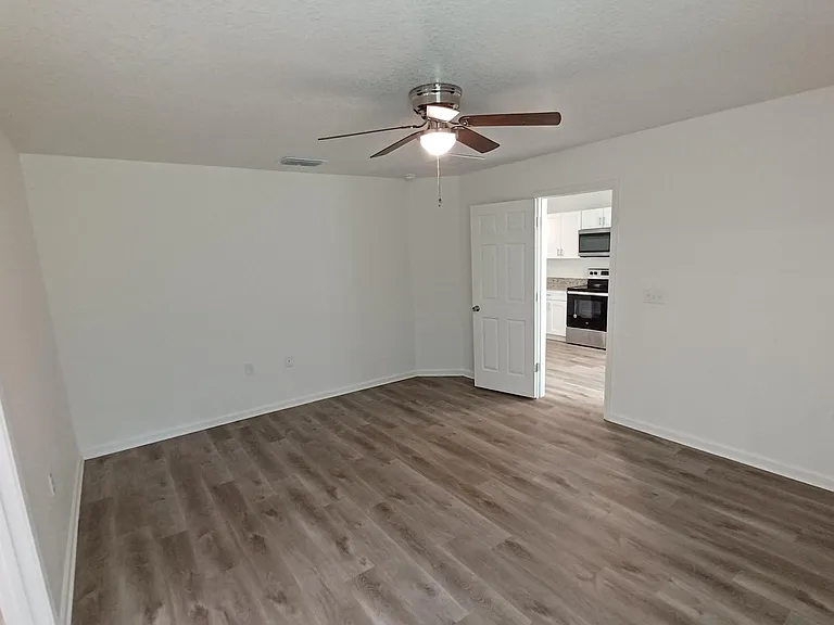 618 Hannah St — Photo 10