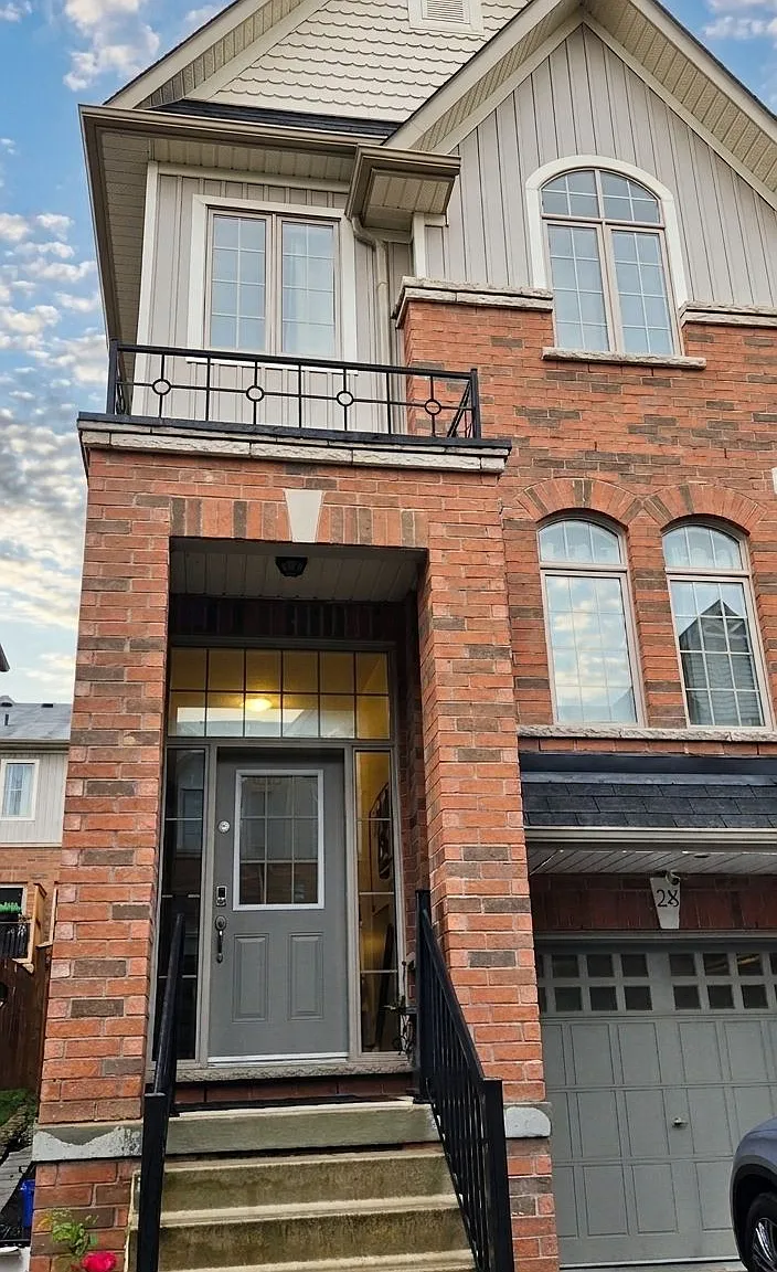 4 bed, $2,799 — Photo 1