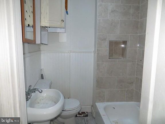 5th image of 3902 W Garrison Ave