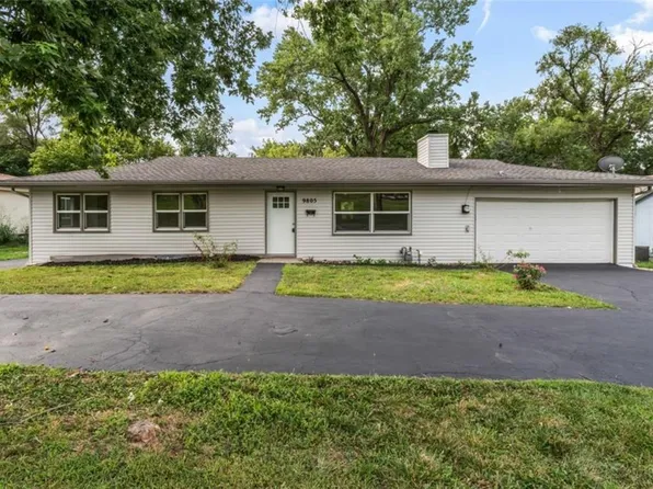9805 W 89th St, Overland Park, KS 66212