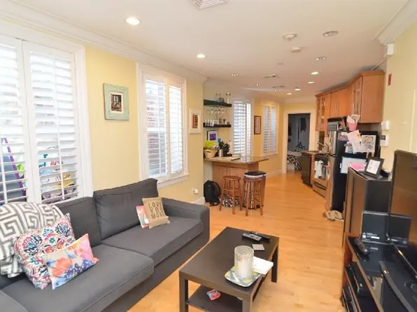 101 Prince St APT 6, Boston, MA 02113