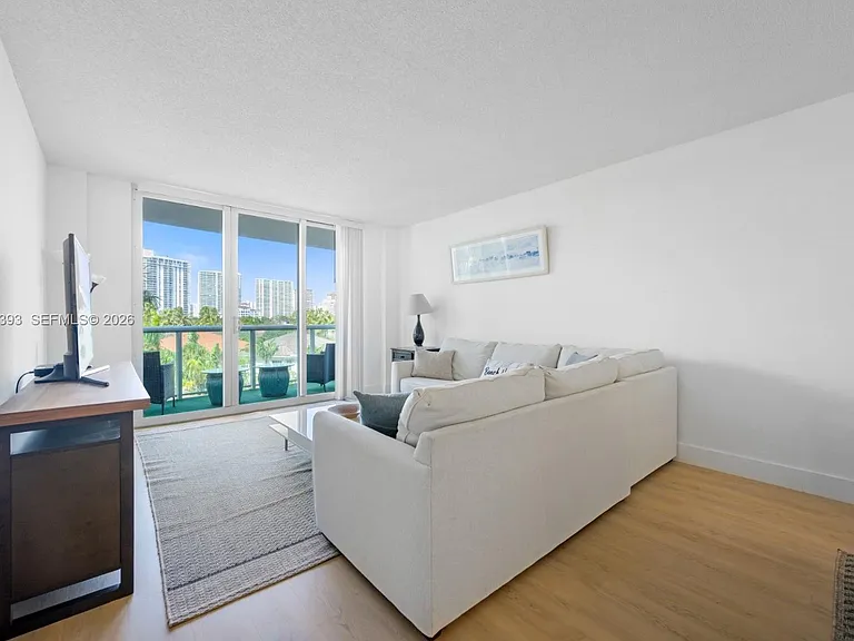 19370 Collins Ave #422 — Photo 4