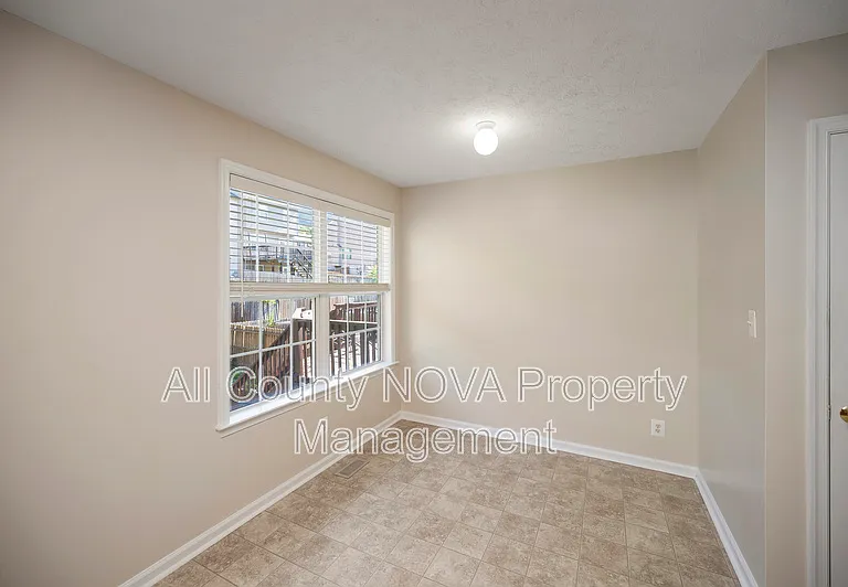 610 Kensington Dr — Photo 19
