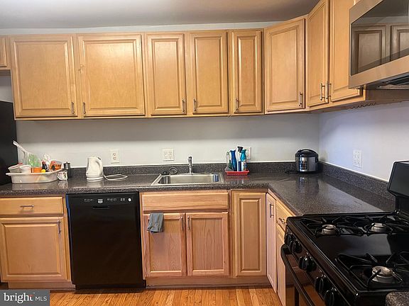 4th image of 4404 Island Pl APT 103