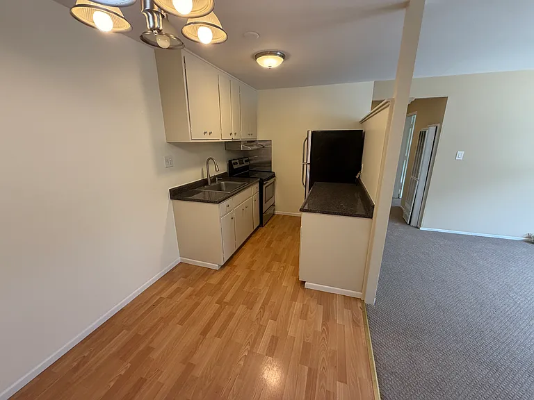 245 E. Market St. — Photo 8