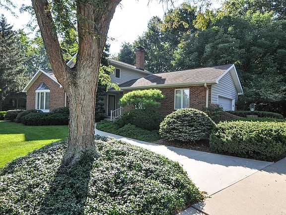 3rd image of 3805 W Capilano Dr