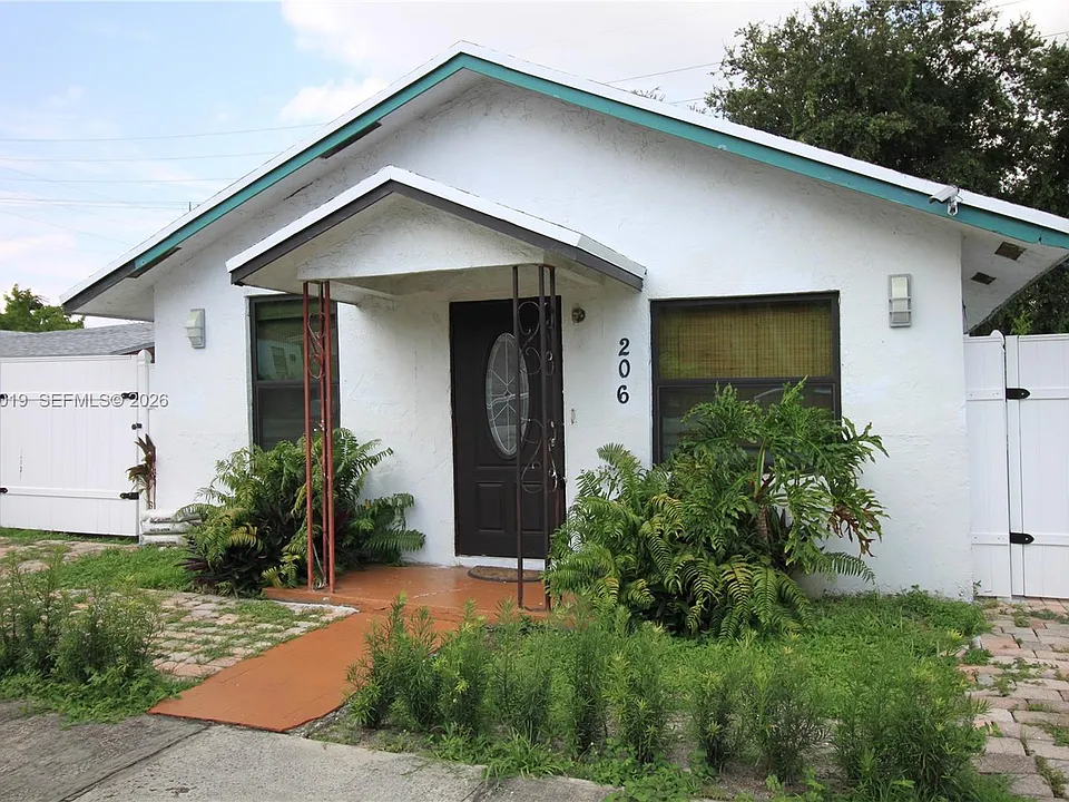 206 SW 2nd Ter