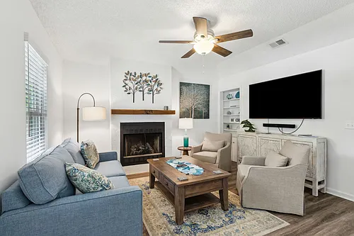 2705 Allan St Photo 1