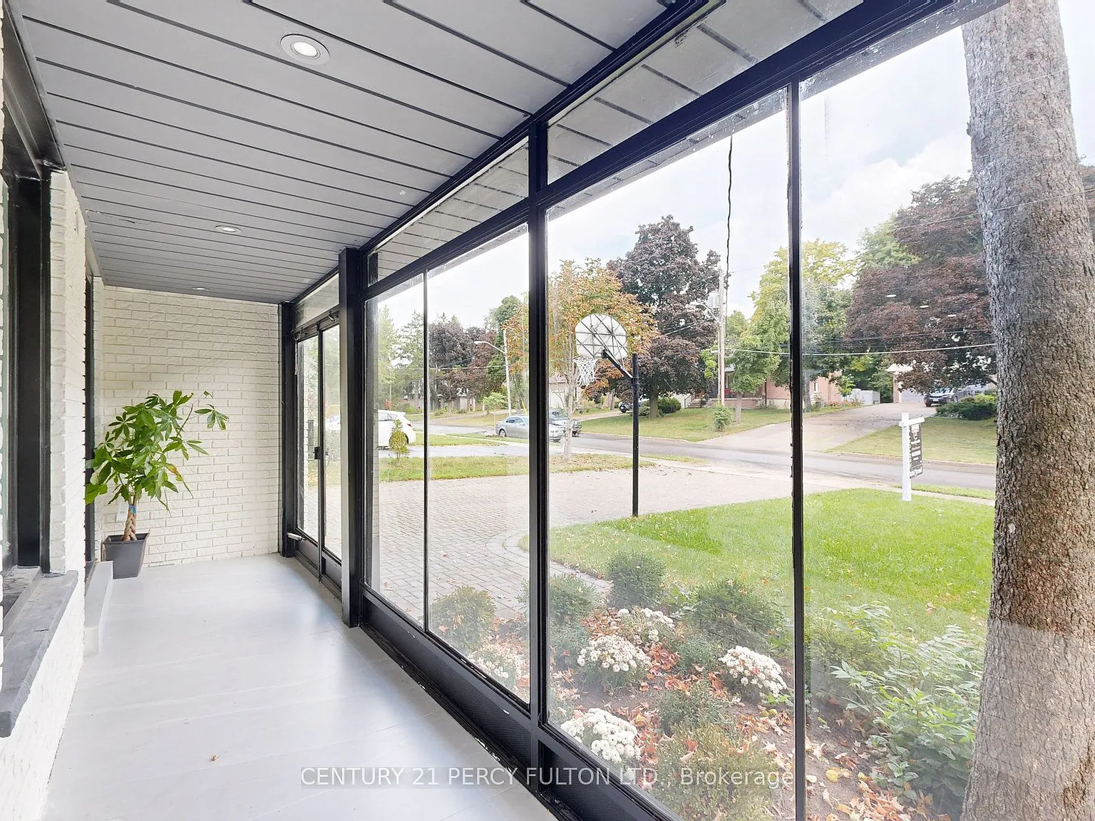 4 bed, $3,990 — Photo 2
