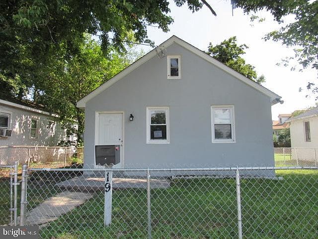 1st image of 19 Willis Ave