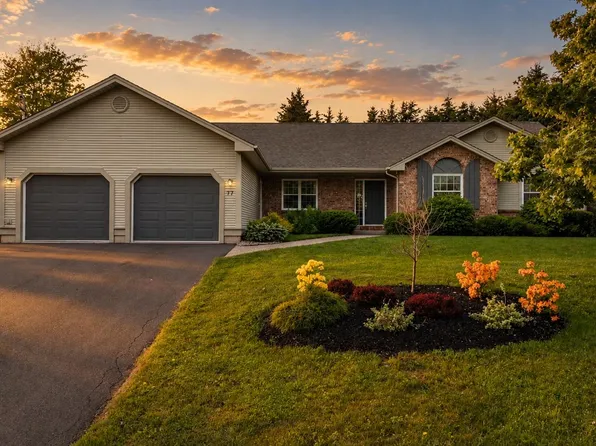 77 Parkside Dr, Charlottetown, PE C1E 1M8