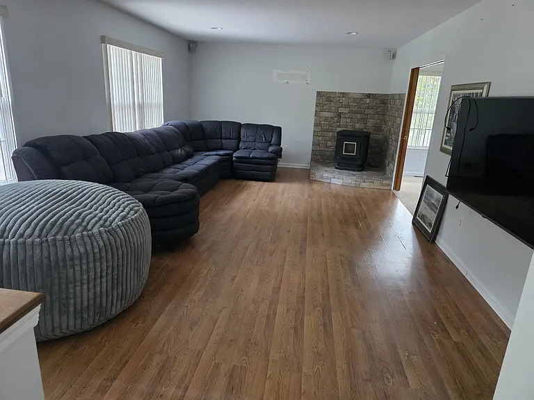 6 Merrick Rd — Photo 79