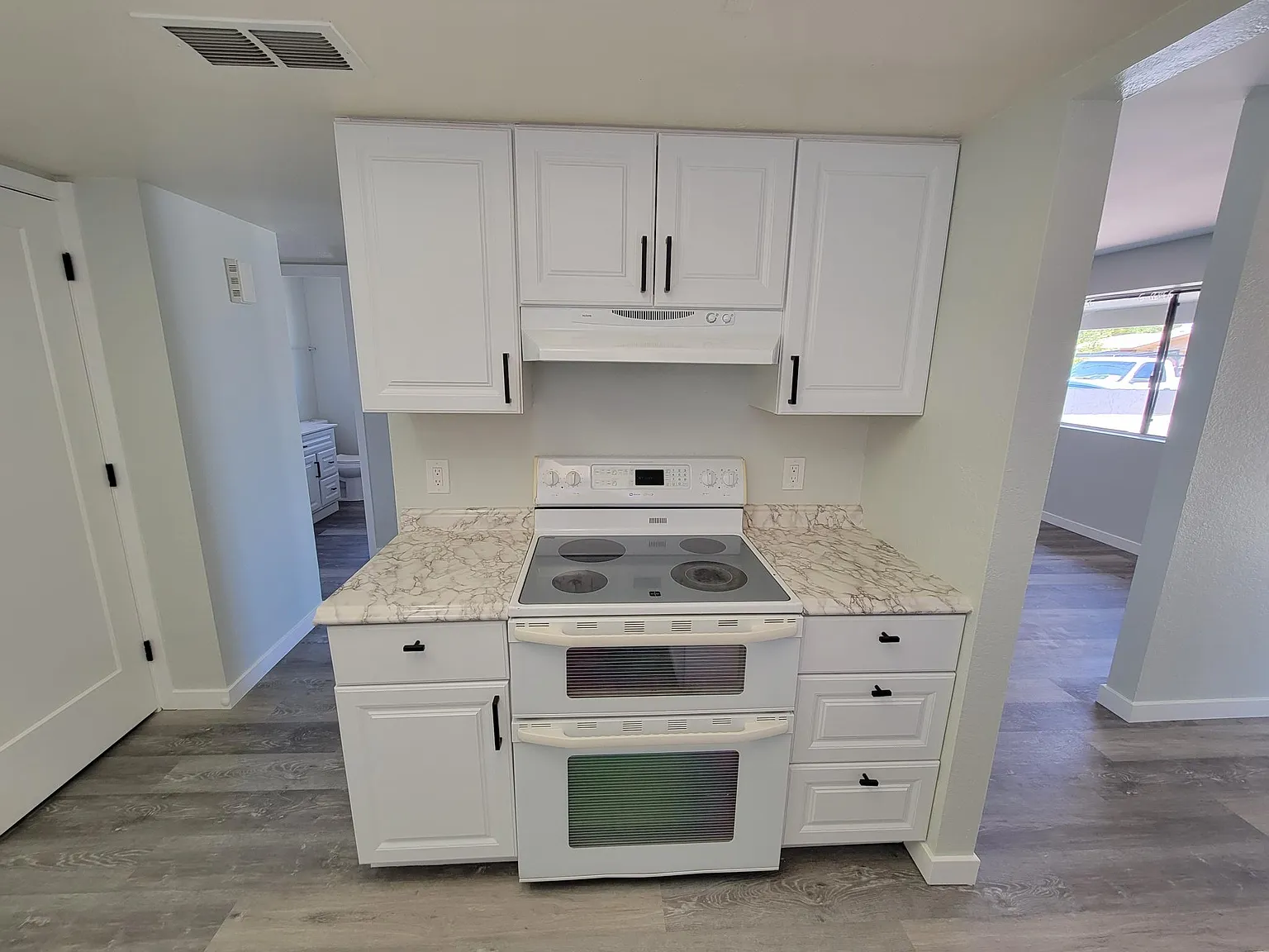2 bed, 910 sqft, $1,588 — Photo 4