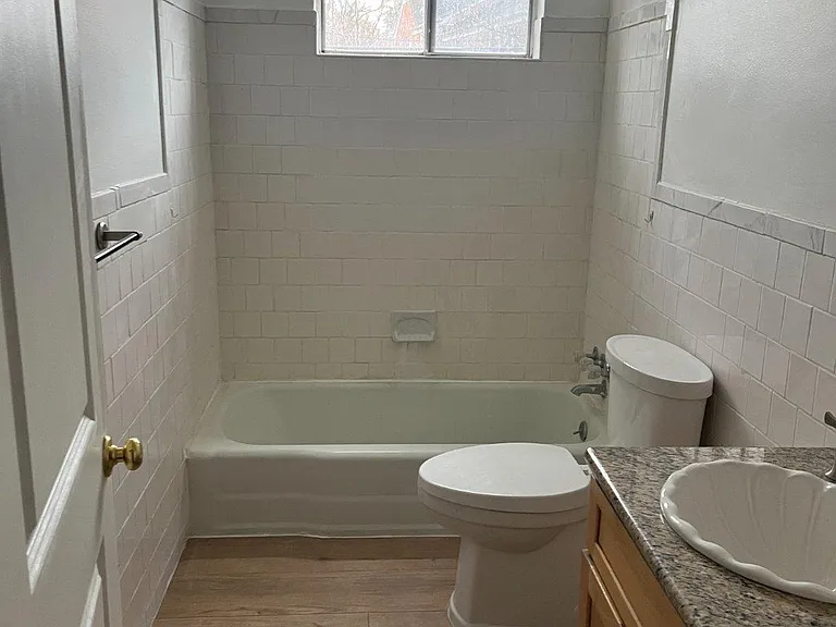 1005 Cedarcroft Rd — Photo 3