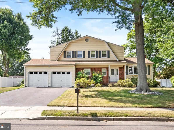 9 Deacon Dr, Hamilton, NJ 08619