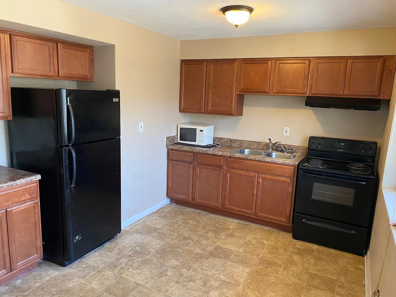 741 Carter St NW — Photo 4