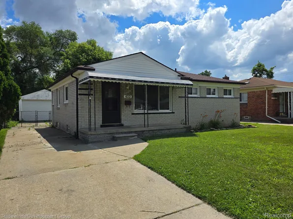 422 Clair St, Garden City, MI 48135