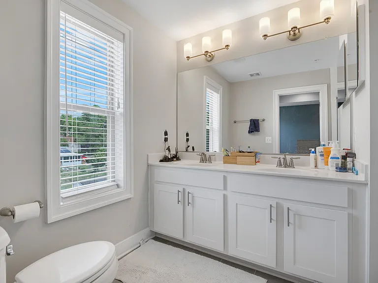 1722 Gainesville St SE — Photo 16