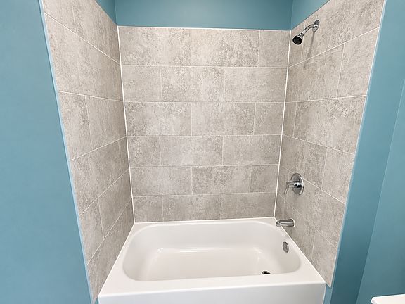 5th image of 288 11th Ave APT 3