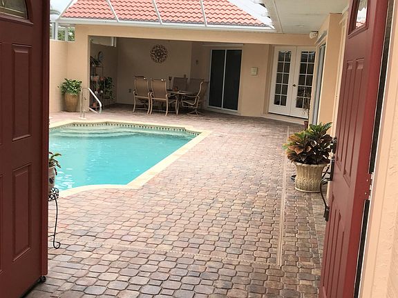 4th image of 180 Valencia Lakes Dr