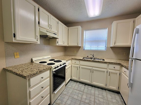 5th image of 722 Tumbleweed Dr APT 2