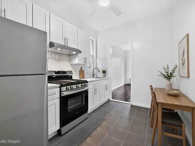 210 36th St #3L — Photo 7